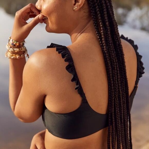 NWT Aerie Black Ruffle Strap Scoop Bikini Top Swim Bralette Size M - Picture 2 of 6